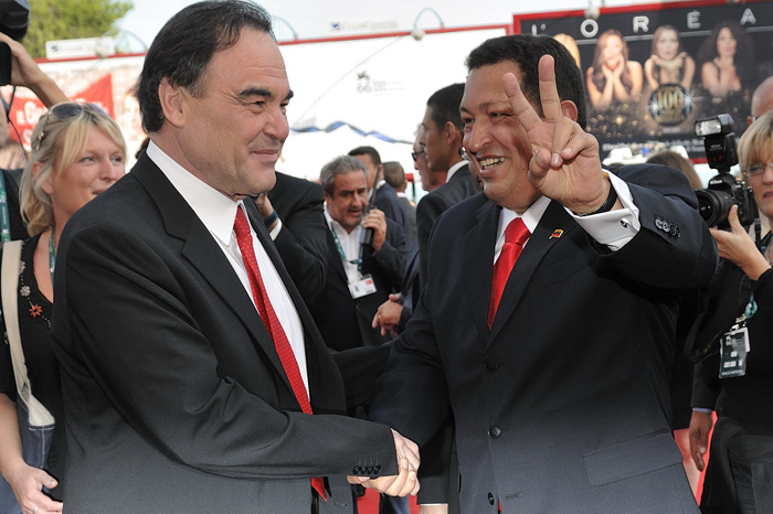 Ο Όλιβερ Στόουν με τον Ούγο Τσάβες