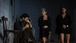 “Taverna Miresia – Mario, Bella, Anastasia”, του Μάριο Μπανούσι στην Πειραιώς 260