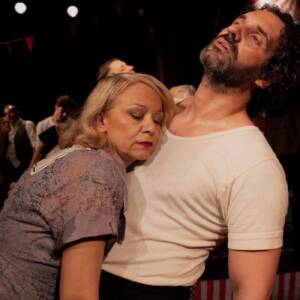 Σκοτώνουν τ' άλογα όταν γεράσουν