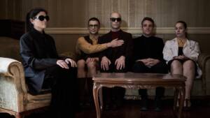 Παρείσακτος