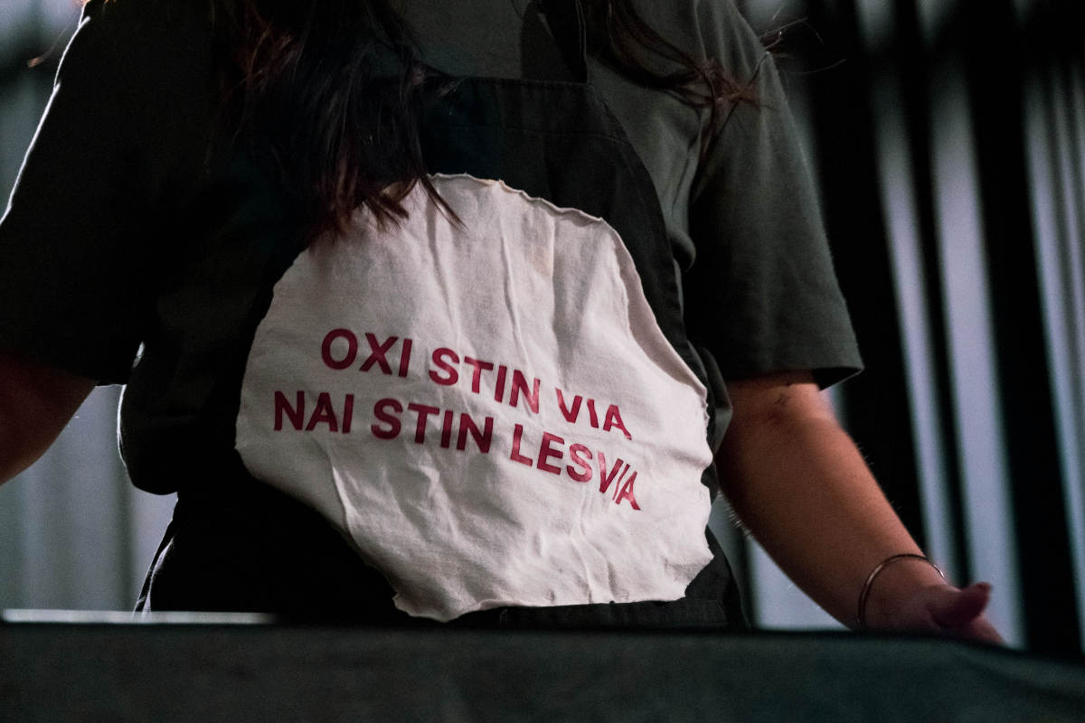 Πάλι Καλά Μπορώ Και Τρέχω Με Τακούνια